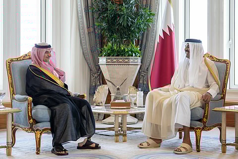 أمير قطر يمنح سفير المملكة وسام الوجبة تقديرًا لجهوده في تعزيز العلاقات الثنائية