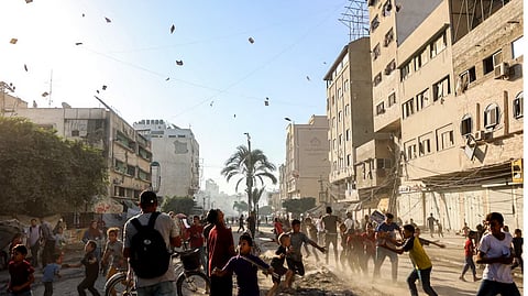 "تفريغ مدينة غزة".. إسرائيل تجبر مليون فلسطيني على النزوح تحت نيران القصف