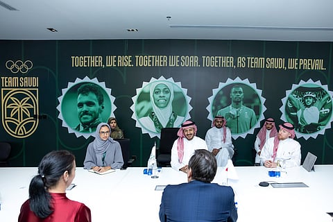 لتبادل الخبرات.. "باعشن" يلتقي رئيس البارالمبية المجرية