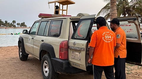 ينبع.. "حرس الحدود" ينقذ طفلة باكستانية من الغرق