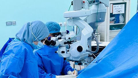 مستشفى الدكتور سليمان الحبيب بالفيحاء في جدة ينجح في إجراء أول عملية زراعة قرنية دون أية مضاعفات