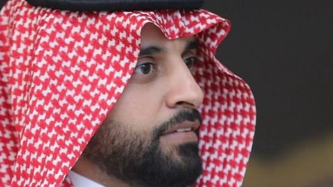 "سعود" يضيء منزل "عبدالعزيز"