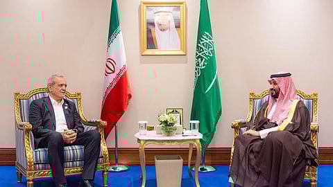 ولي العهد يلتقي الرئيس الإيراني ويبحث معه تطورات الأوضاع الراهنة في المنطقة