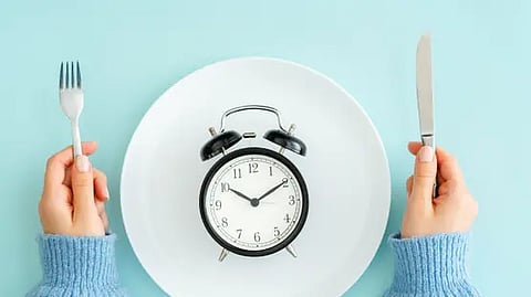 استشاري: الصيام المتقطع لا يحرّم السكريات.. ونتائجه مذهلة