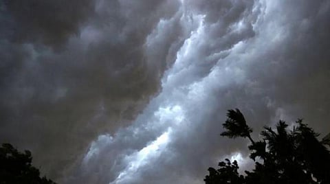 "الأرصاد" يحذّر: تقلبات جوية عنيفة تضرب 9 مناطق بأمطار غزيرة وسيول ورياح مثيرة للأتربة حتى المساء