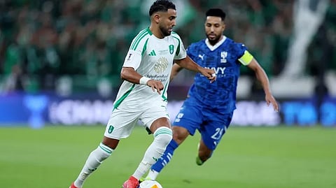 لقاء سابق بين الهلال والأهلي