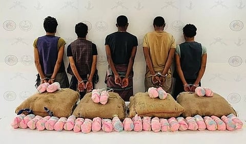 حرس الحدود بعسير يقبض على 5 مخالفين لنظام أمن الحدود لتهريبهم القات