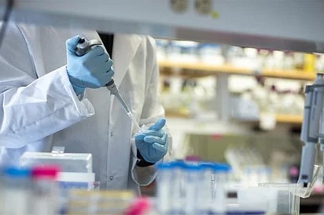 بحجم حبة صغيرة.. فريق صيني يصمم مستشعرًا روبوتيًا لأداء مهام داخل جسم الإنسان