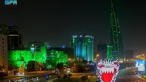 البحرين تتوشح باللون الأخضر وتحتفي باليوم الوطني السعودي الـ95 في مشهد يجسد أواصر الأخوة