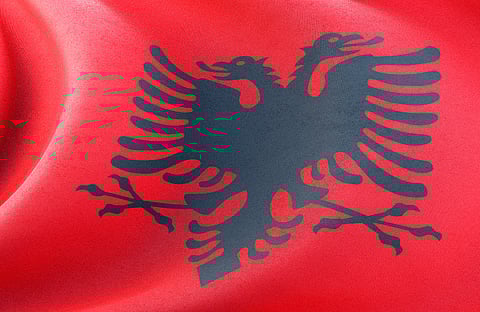 في أول أيام الحكومة الجديدة.. "سيجارة" تُنهي مسيرة نائب وزير الداخلية الألباني وتفجّر جدلًا سياسيًا