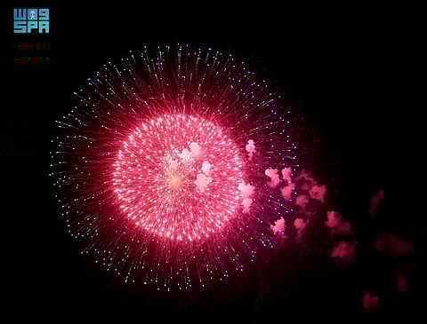 سماء الأحساء تزدان بالألعاب النارية احتفاءً باليوم الوطني