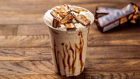 "قنبلة الدماغ".. دراسة: كوب ميلك شيك واحد قد يضعف تدفق الدم إلى الدماغ