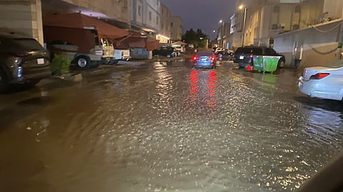 أمطار غزيرة وبَرَد على مكة.. واستنفار للمرور والدفاع المدني