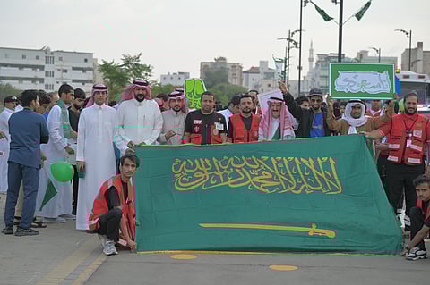 "الهلال الأحمر بالباحة" ينفذ مبادرة "مشاة وطن" بمشاركة 100 متطوع احتفاءً باليوم الوطني 95