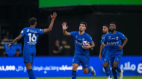 الهلال "يتنفس" بثلاثية الأخدود.. ويقتحم مربع الكبار