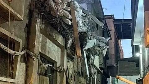 كارثة مصنع ملابس في مصر.. 8 وفيات و35 مصابًا بانفجار أعقبه حريق وانهيار