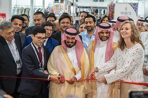 انطلاق المعرض السعودي الثالث للموضة بجدة بحضور دبلوماسي بارز