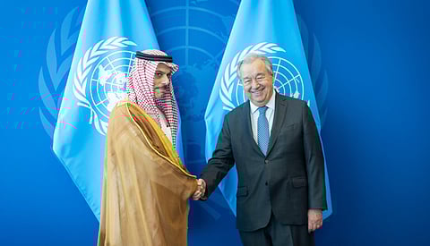 الأمير فيصل بن فرحان خلال لقائه أنطونيو غوتيريش في نيويورك