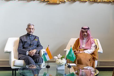 وزير الخارجية يبحث مع نظيره الهندي تعزيز العلاقات الثنائية ومستجدات القضايا الدولية