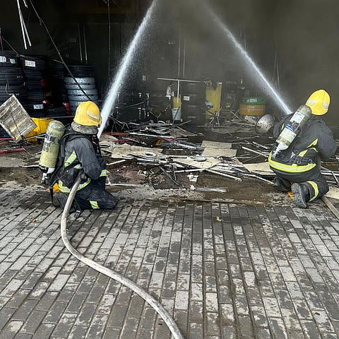 مدني الرياض يباشر حريقًا في محل تجاري بحي المرسلات.. وعمليات الإخماد لا تزال مستمرة