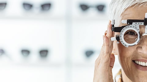 "اللوتين" وأوميغا 3 وفيتامينات أساسية.. أطعمة تحمي العين من التدهور المرتبط بالعمر