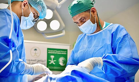 مركز الملك سلمان ينفذ 108 عملية ناجحة ضمن مشروع طبي تطوعي لجراحة الأطفال في عدن