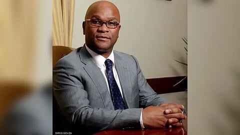 "سقط من نافذة الطابق 22 بأحد الفنادق".. وفاة غامضة لسفير جنوب إفريقيا في فرنسا