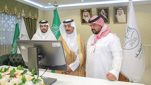 أمين الطائف يدشن مبادرة تطوير مداخل المويه والجسور بلمسات جمالية لتعزيز جودة الحياة