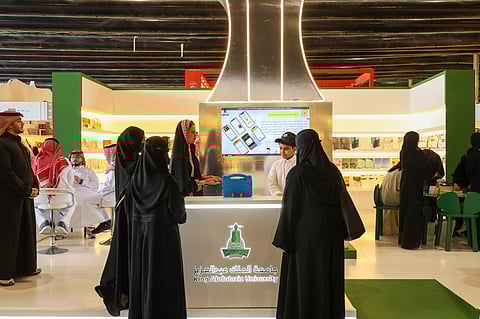 جامعة الملك عبدالعزيز تشارك في معرض الرياض للكتاب بـ900 مؤلف وإرث تاريخي
