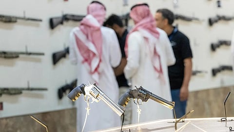 بالصور.. 600 قطعة سلاح صيد بمعرض الصقور والصيد السعودي الدولي 2025