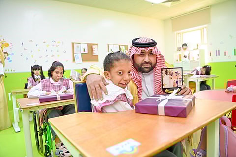 أمير جازان يتفقد مركز جمعية الأطفال ذوي الإعاقة ويوجّه بمضاعفة الجهود