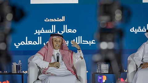 في معرض الرياض للكتاب.. السفير المعلمي يكشف كواليس القرار الأممي والدور السعودي خلف الستار