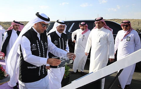 بالصور.. "الحقيل" يفتتح جسر الملك خالد ويطّلع على مشروع مبنى أمانة الطائف الجديد