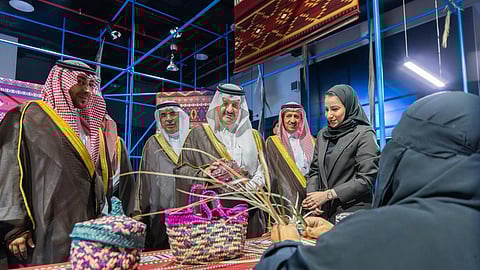 أمير الشرقية يفتتح "معرض الشرقية للحرف اليدوية" في "سايتك"