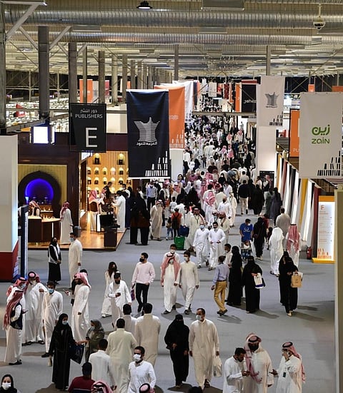 الندوة العالمية تُثمن الإقبال الشبابي على معرض الكتاب وتُشيد بجهود المملكة في نشر الثقافة