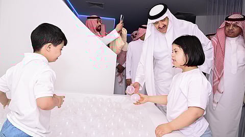 "سلطان بن سلمان" يدشّن أكبر غرفة حسّية بمطار الملك فهد لخدمة الأطفال ذوي الإعاقة وكبار السن