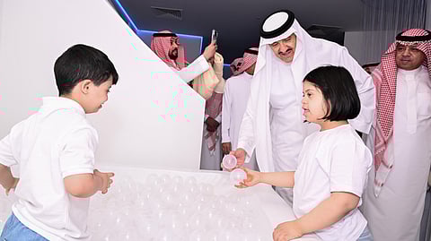 "سلطان بن سلمان" يدشن مبادرة الغرفة الحسية للأطفال ذوي الإعاقة في مطار الملك فهد الدولي بالدمام