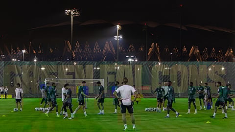 جانب من تدريبات لاعبي المنتخب السعودي الأول لكرة القدم