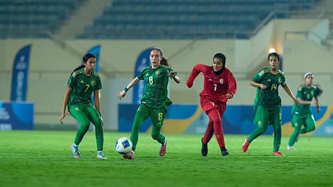 جانب من لقاء المنتخب السعودي للناشئات تحت 17 عامًا لكرة القدم ونظيره الإيراني