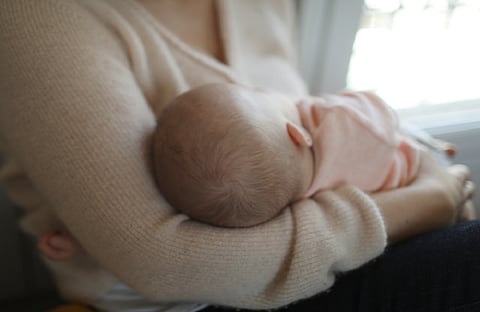 الرضاعة الطبيعية.. دراسة: دهون في حليب الأم تقوي المناعة وتحمي من الأمراض المزمنة