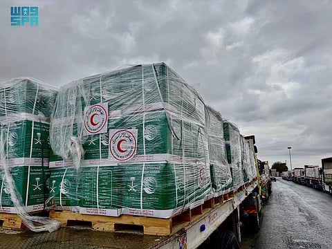 مساعدات سعودية جديدة إلى غزة عبر رفح.. وجسر إغاثي تجاوز 7,600 طن و90 مليون دولار دعمًا إنسانيًا