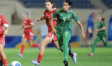 جانب من لقاء المنتخب السعودي للناشئات تحت 17 عامًأ لكرة القدم ونظيره اللبناني
