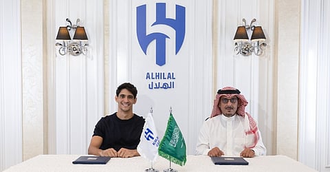 الهلال يجدد عقد "بونو" ويغرد: "مرمانا آمن حتى عام 2028"