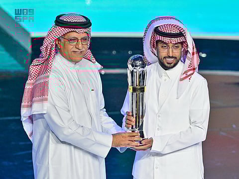 سالم الدوسري يتوّج بجائزة أفضل لاعب في آسيا 2025