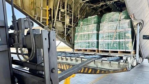 الطائرة الإغاثية السعودية الـ69 تصل مطار العريش لدعم الفلسطينيين في غزة