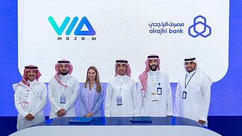 تعاون استراتيجي بين مُزن ومصرف الراجحي لتعزيز الوقاية من الاحتيال المالي بالذكاء الاصطناعي