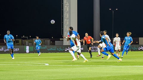 جانب من لقاء القادسية ونيوم