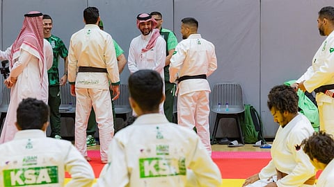 "الفيصل" يصل البحرين لترؤس الوفد السعودي في الألعاب الآسيوية