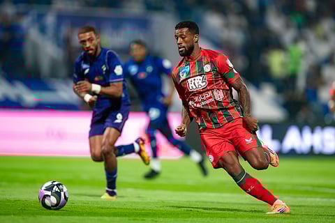 الفتح ينتفض ويتغلب على الاتفاق في دوري روشن