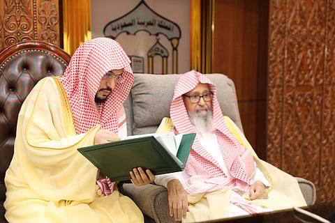 مفتي عام المملكة ينوّه بدعم القيادة لجهاز الإفتاء ويُثني على جهود الشيخ عبدالعزيز آل الشيخ رحمه الله